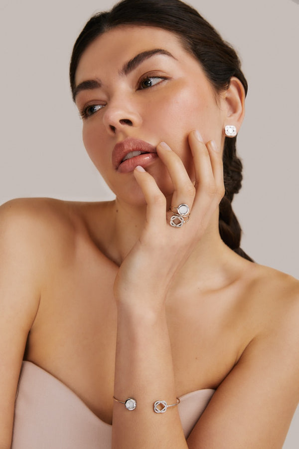 Mother-of-pearl & diamond earrings in 18k white gold